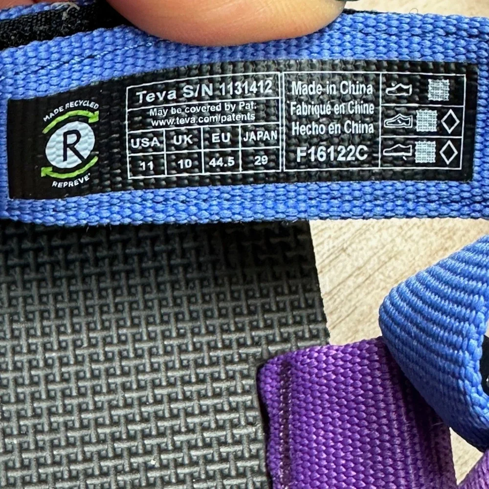 Teva Original Universal Pride Rainbow Sandals Mens 11 Multi-Color Strappy 3768